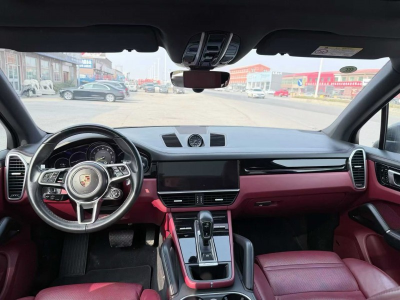 天津22年保时捷卡宴2