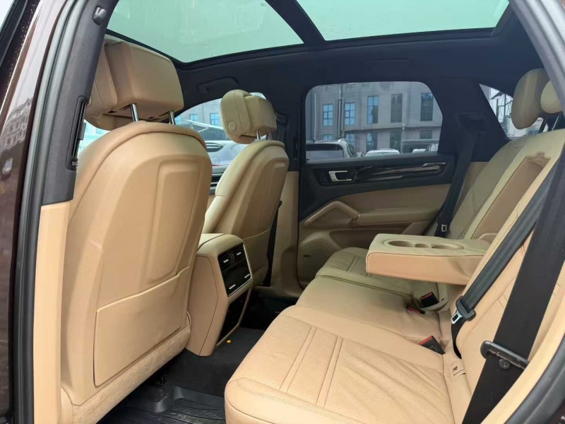 鹤壁19年保时捷卡宴4