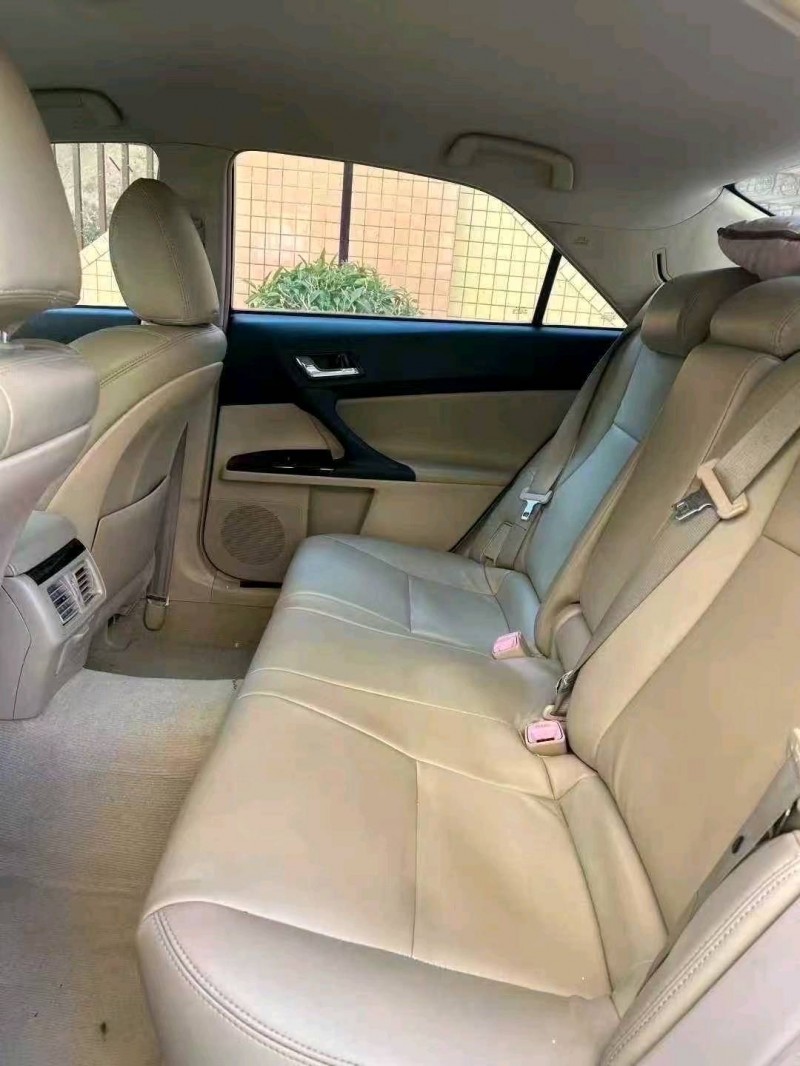 东莞12年丰田锐志5