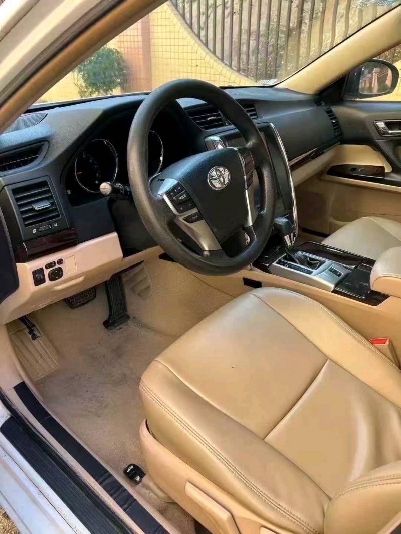 东莞12年丰田锐志6