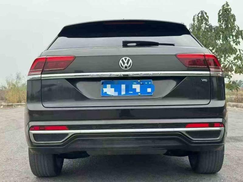 钦州19年大众途昂9