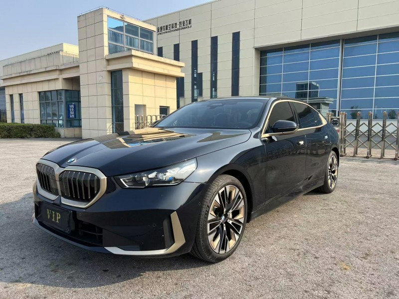 淮安25年宝马5系8