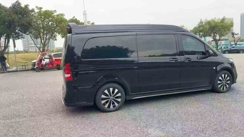 重庆24年奔驰威霆8