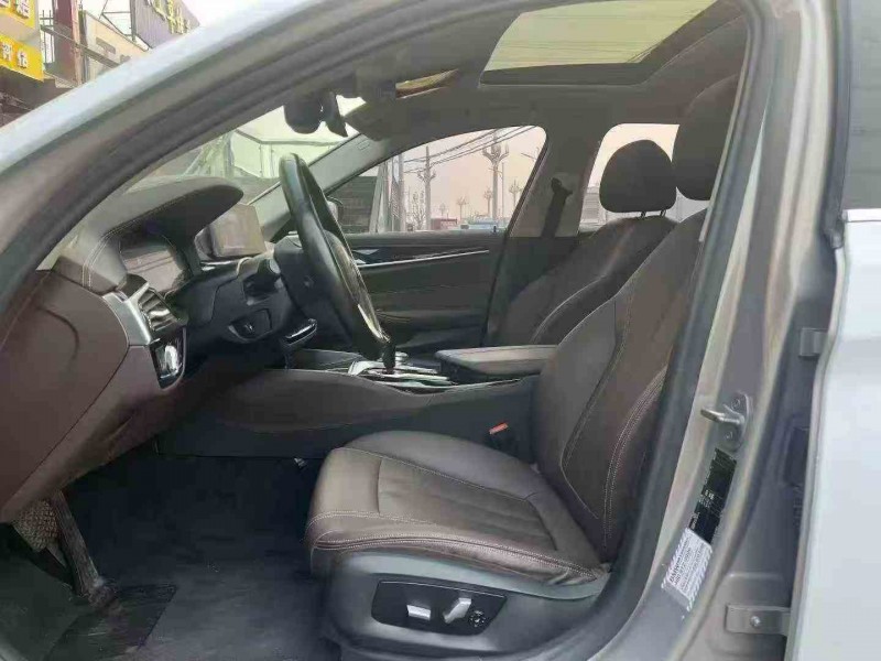 重庆20年宝马5系6