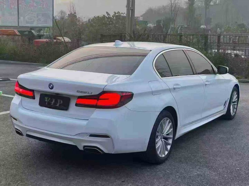 重庆20年宝马5系8