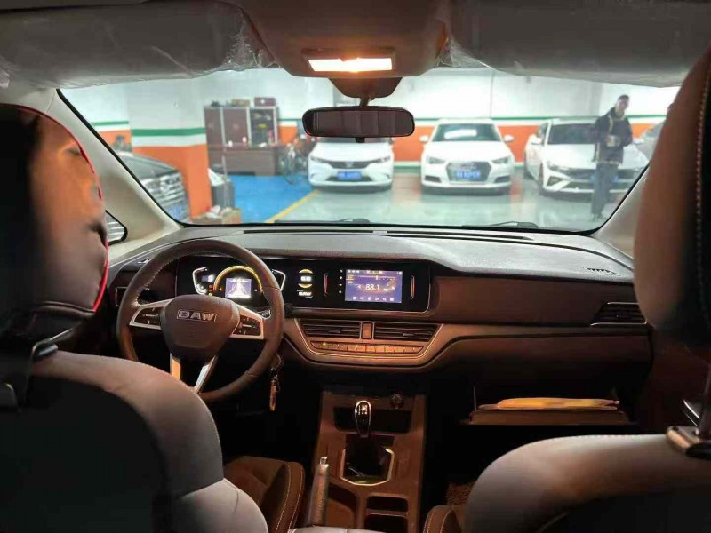 成都23年北汽制造王牌M75