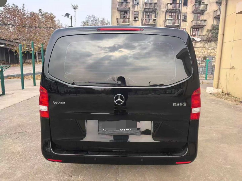 徐州21年奔驰威霆9