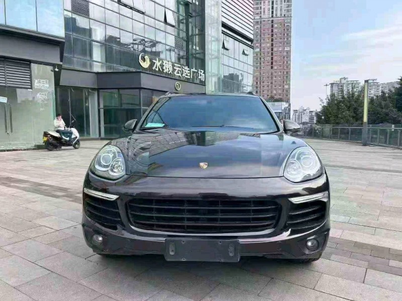 重庆18年保时捷卡宴1