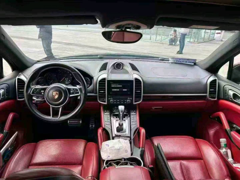 重庆18年保时捷卡宴4