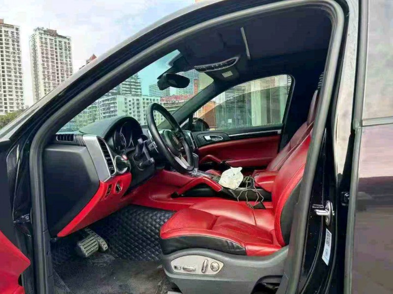 重庆18年保时捷卡宴5