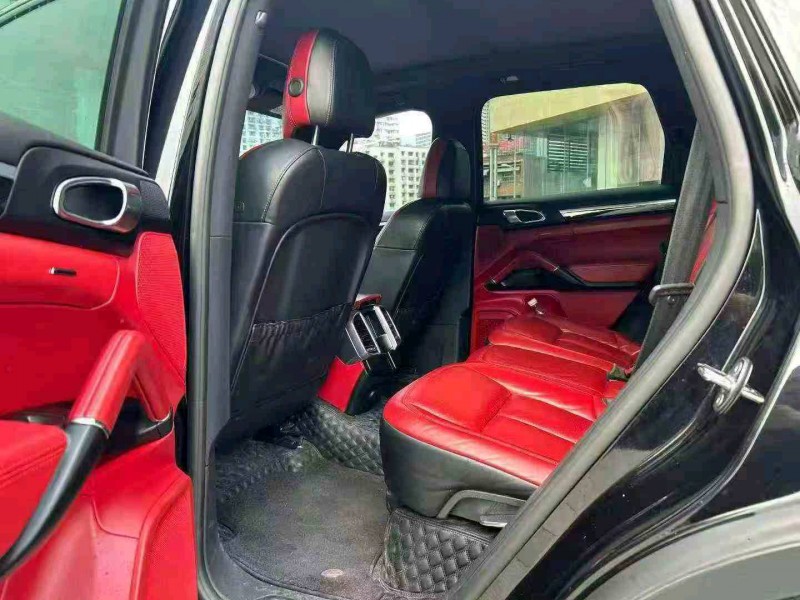 重庆18年保时捷卡宴6