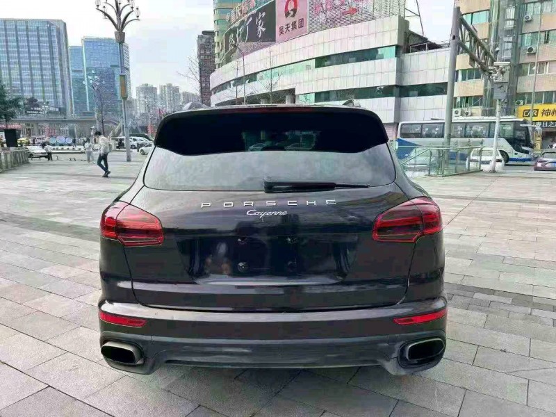 重庆18年保时捷卡宴9