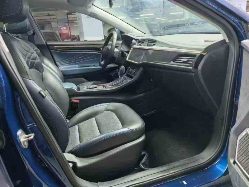 泸州21年吉利帝豪3