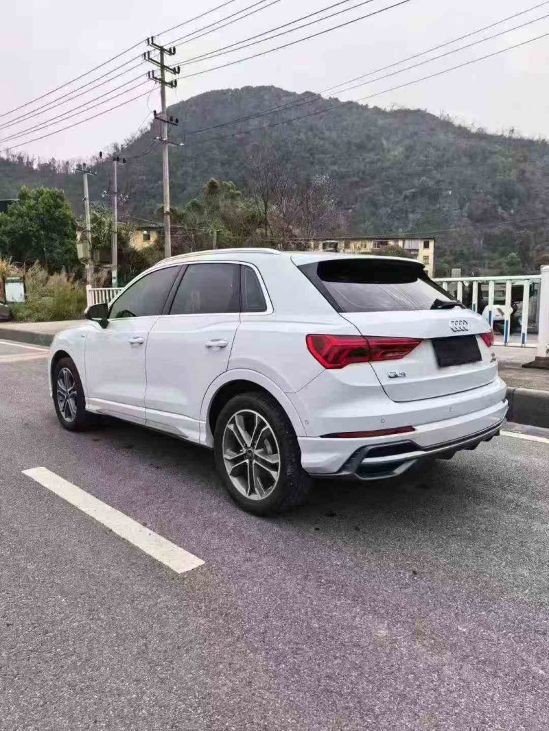 北海23年奥迪Q38