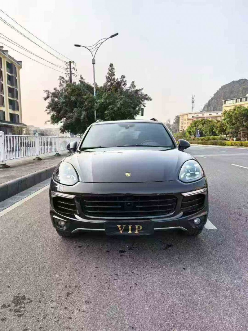 梧州17年保时捷卡宴1