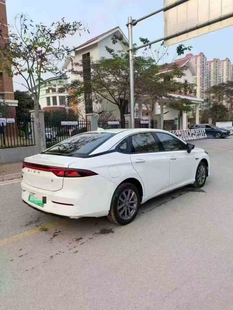 北海24年传祺埃安S8