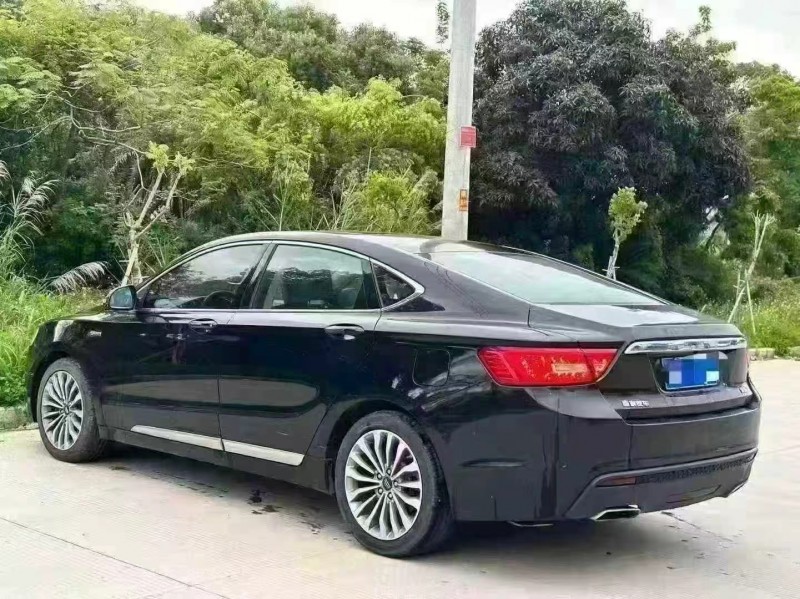 汕头17年吉利博瑞7