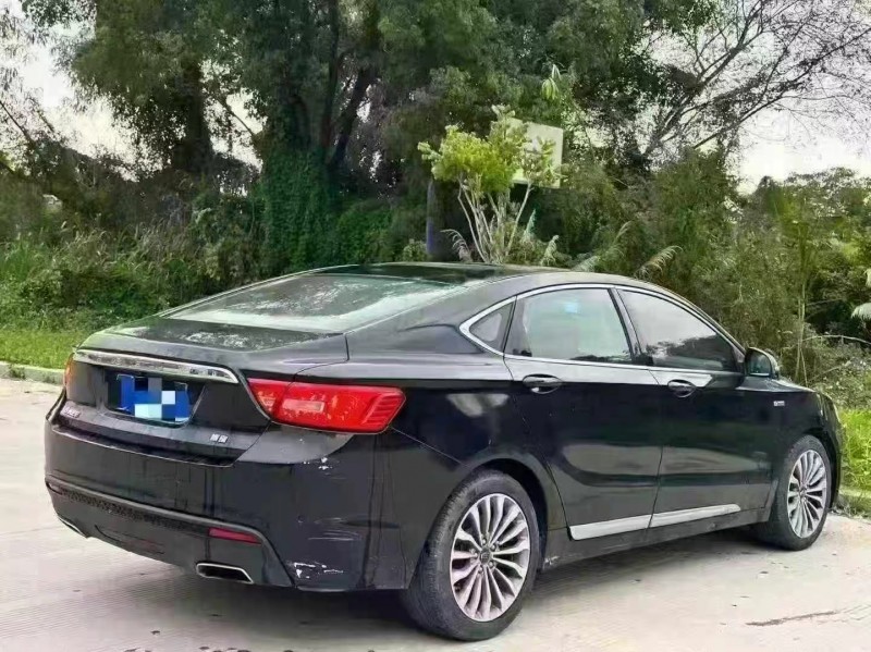 汕头17年吉利博瑞8