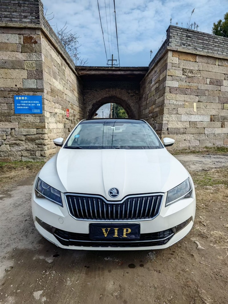 绍兴18年斯柯达速派1