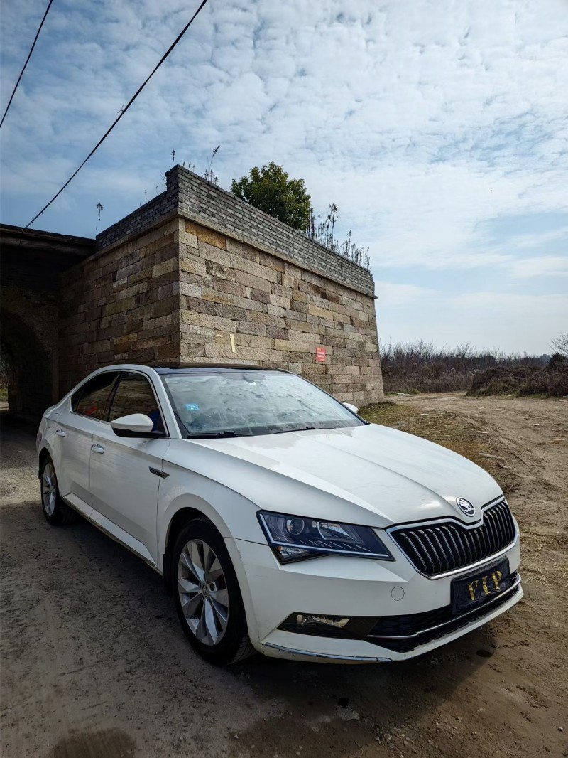 绍兴18年斯柯达速派2