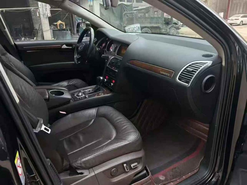 梧州13年奥迪Q77