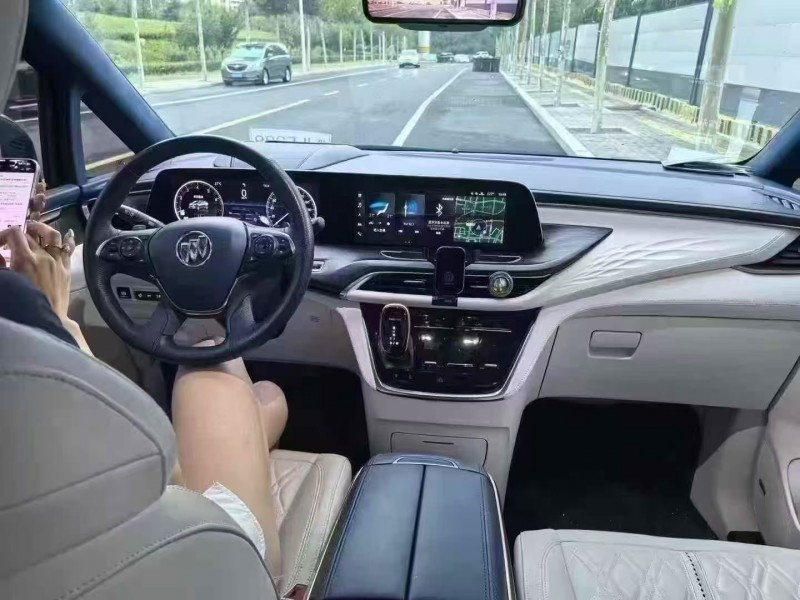 青岛21年别克GL82