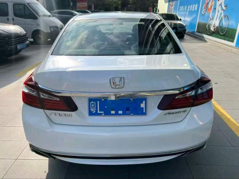 广州17年本田雅阁8