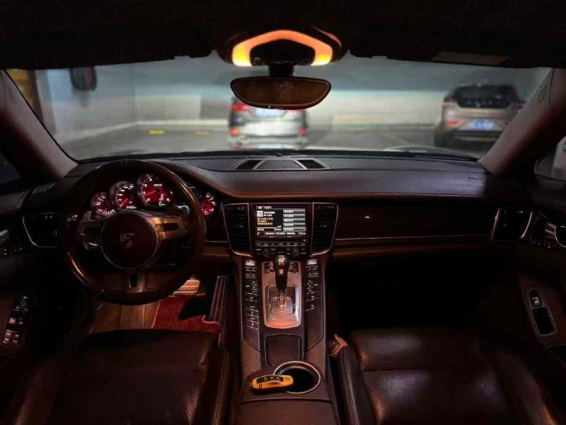 莆田15年保时捷帕拉梅拉5