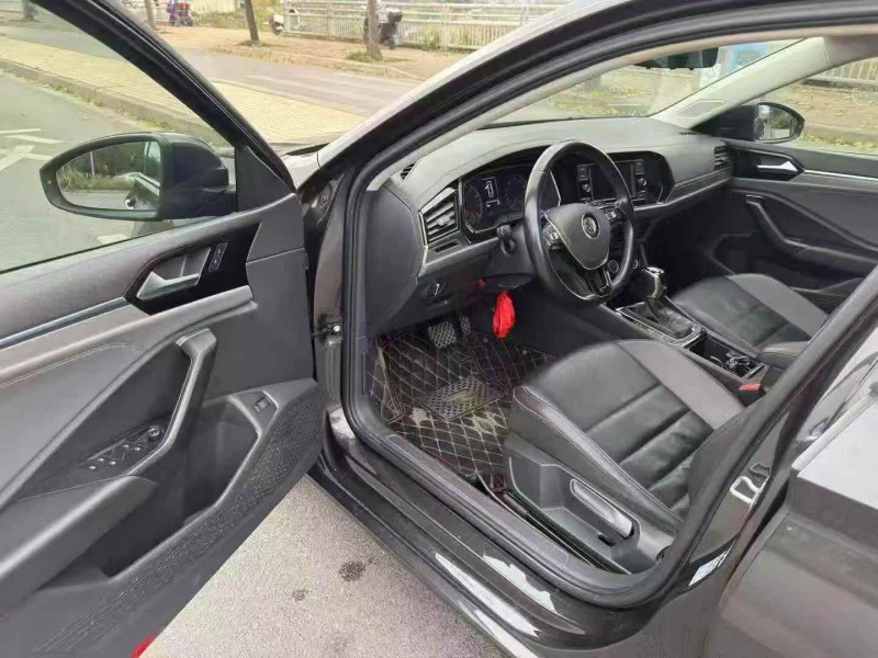 玉林20年大众速腾4