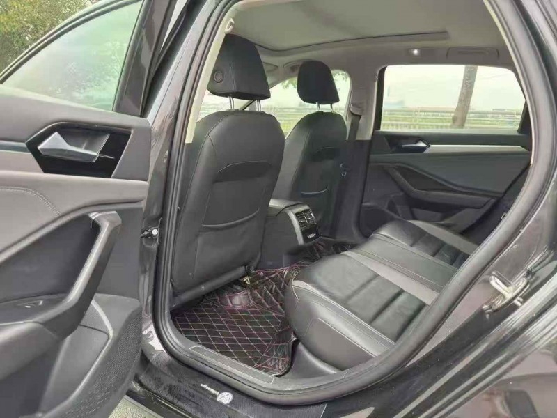 玉林20年大众速腾5