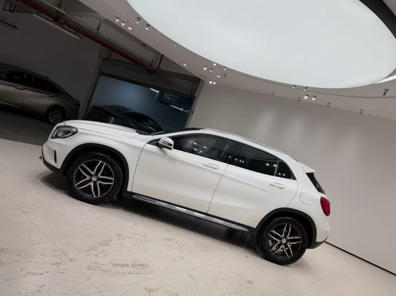 成都15年奔驰GLA3