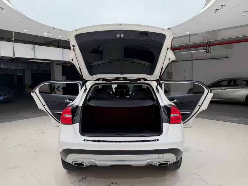 成都15年奔驰GLA5