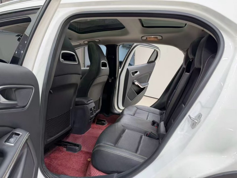 成都15年奔驰GLA6