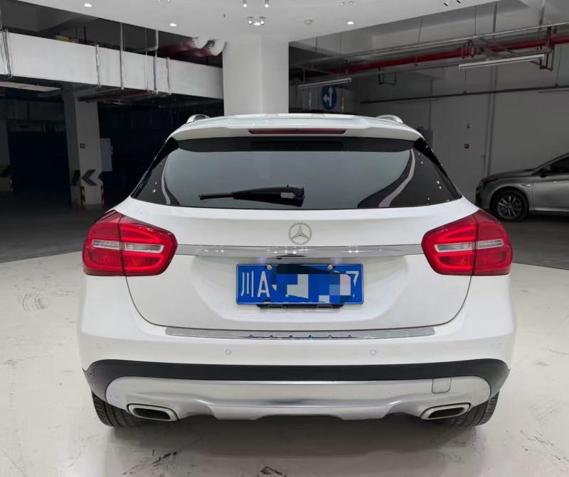 成都15年奔驰GLA8
