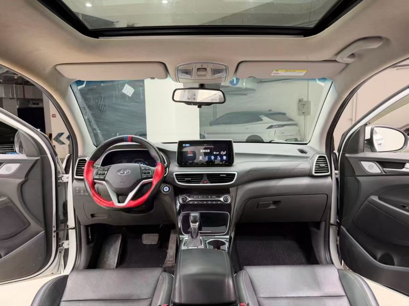 成都19年现代途胜9