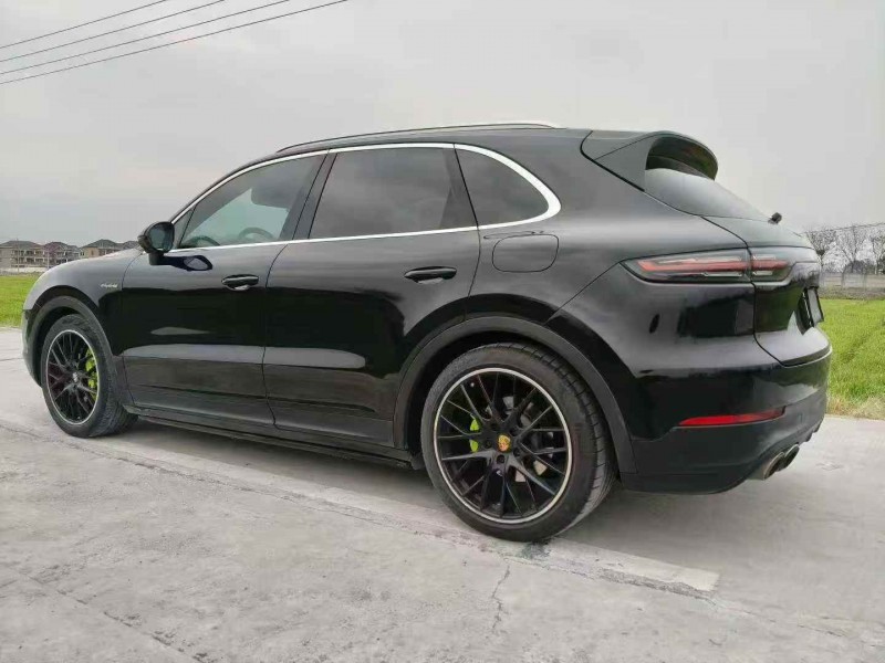 绍兴21年保时捷卡宴8