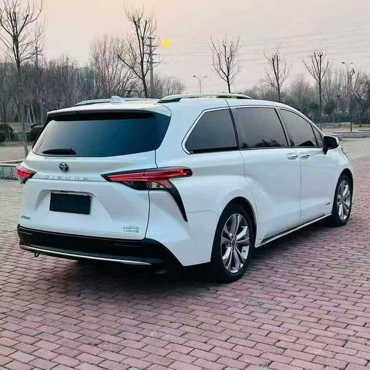 济宁24年丰田塞纳9