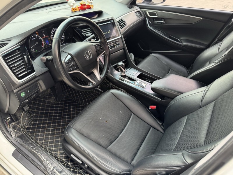 济宁16年本田思铂睿5