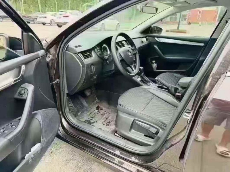 济宁18年斯柯达明锐4