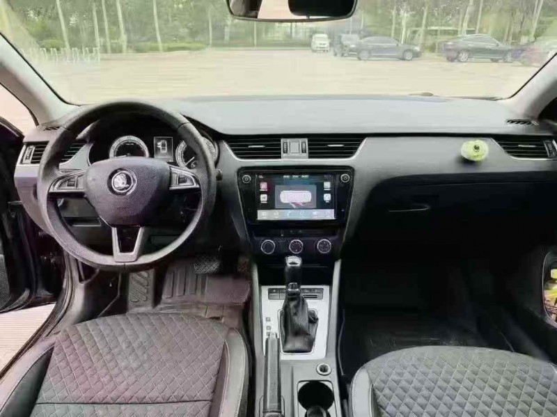 济宁18年斯柯达明锐6