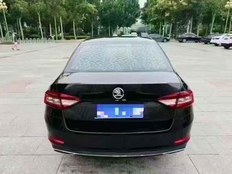 济宁18年斯柯达明锐9