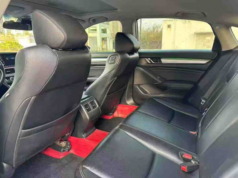 南宁21年本田雅阁6