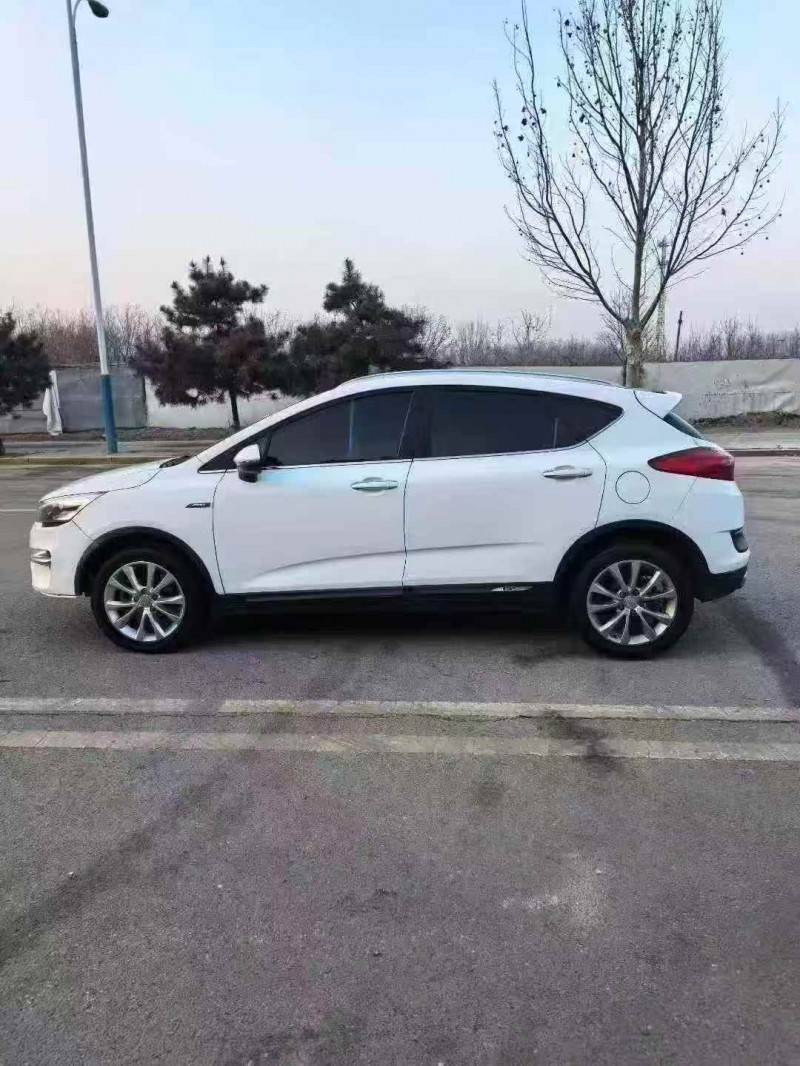 东营19年吉利帝豪8