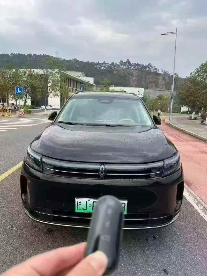 贵港25年华为智选问界1