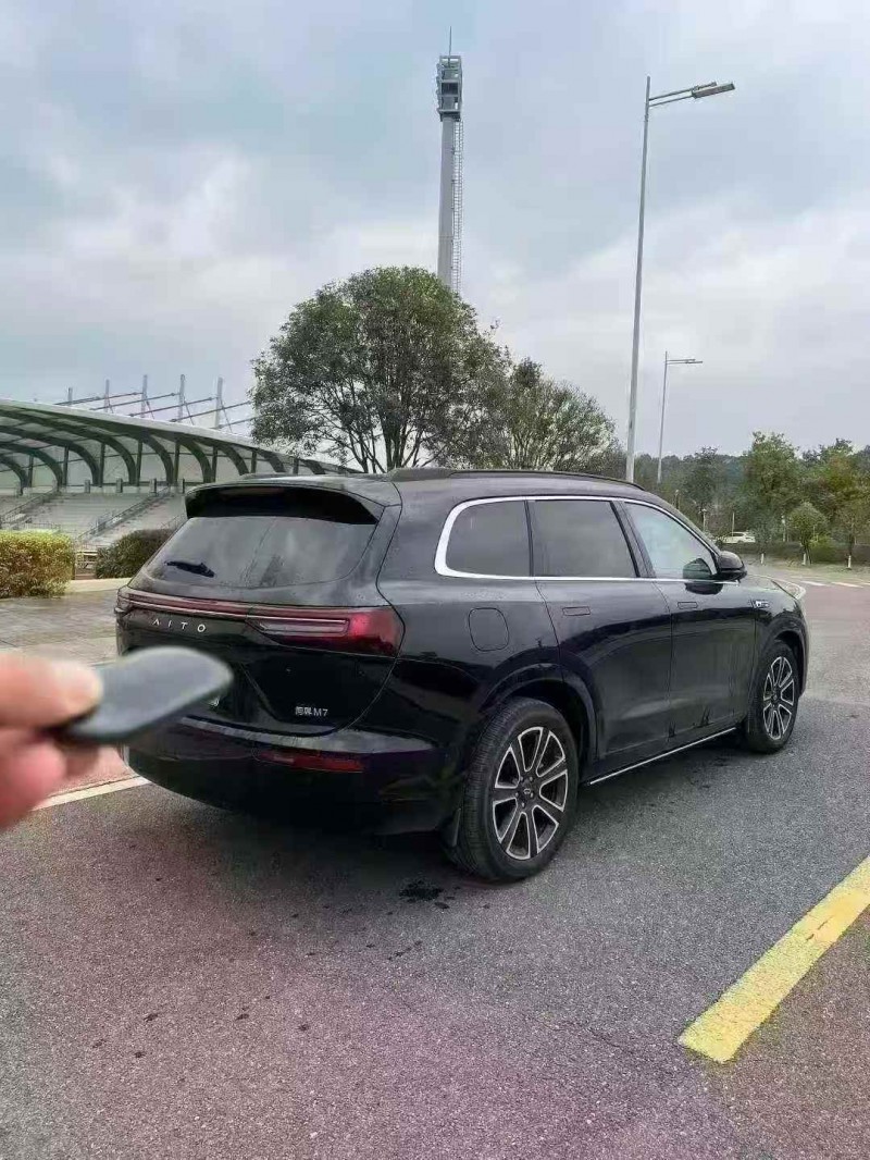 贵港25年华为智选问界6