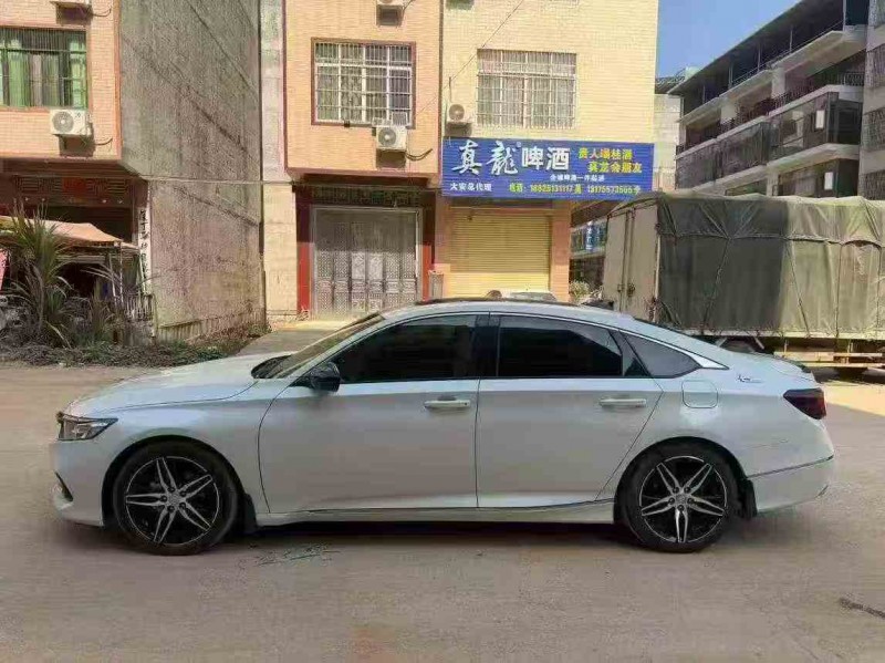 防城港22年本田雅阁2