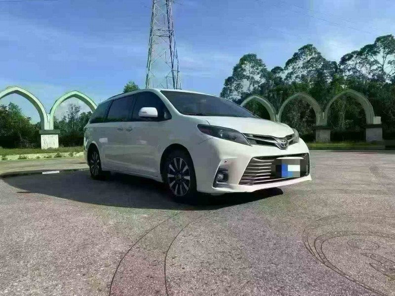 北海17年丰田塞纳2