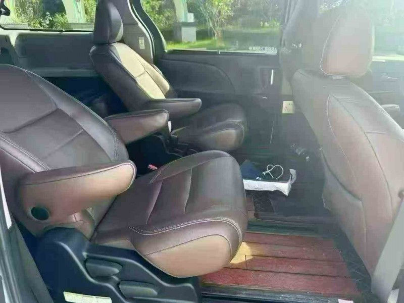 北海17年丰田塞纳5