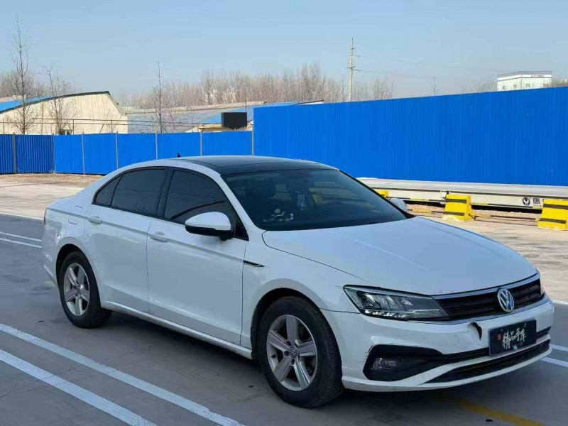 青岛22年大众凌渡3