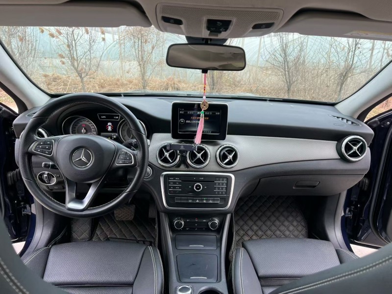 徐州17年奔驰GLA7